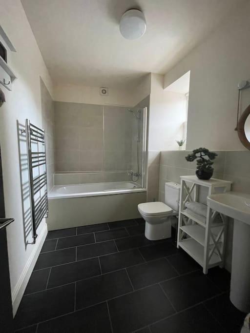 Luxurious 2 Bedroom Apartment In Central Berwick Экстерьер фото